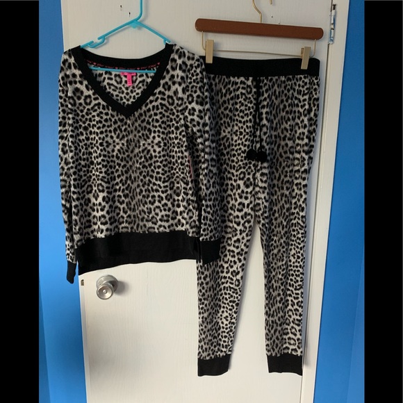 New Leopard Print Sleepwear with Long Pants - Picture 1 of 6